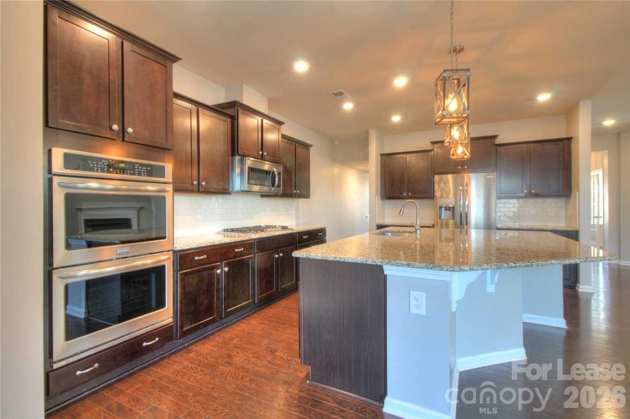 4008 Silverwood Dr - Photo 5 of 41