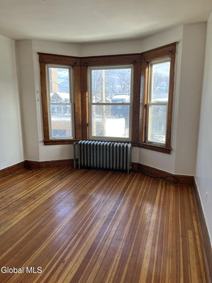 154 Spring St Apt 2 #2 - Photo 3 of 20