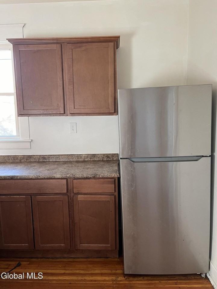 154 Spring St Apt 2 #2 - Photo 5 of 20