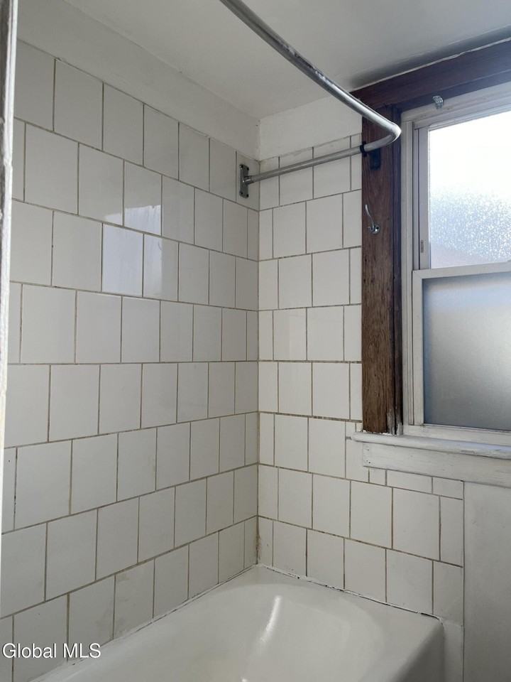 154 Spring St Apt 2 #2 - Photo 6 of 20