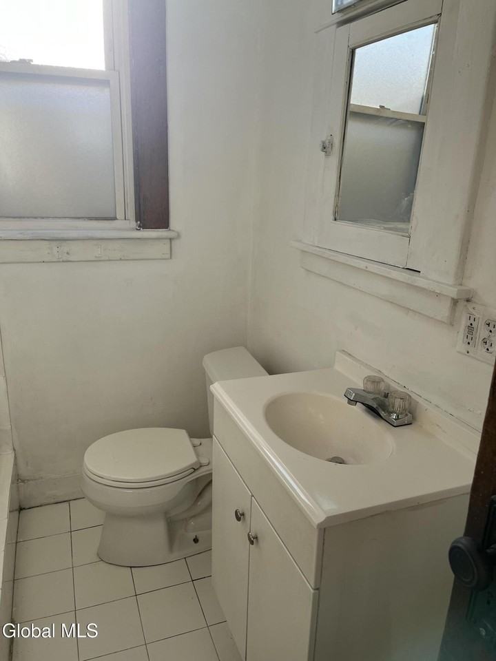 154 Spring St Apt 2 #2 - Photo 7 of 20