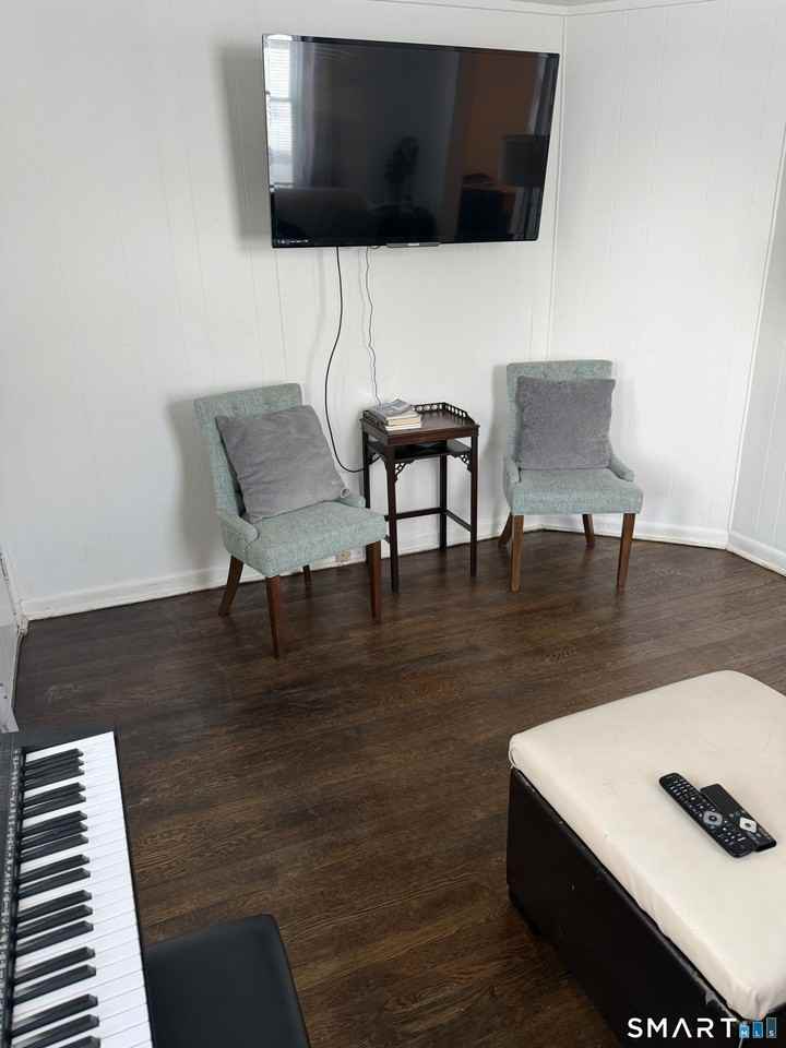 246 Ledyard St - Photo 7 of 40