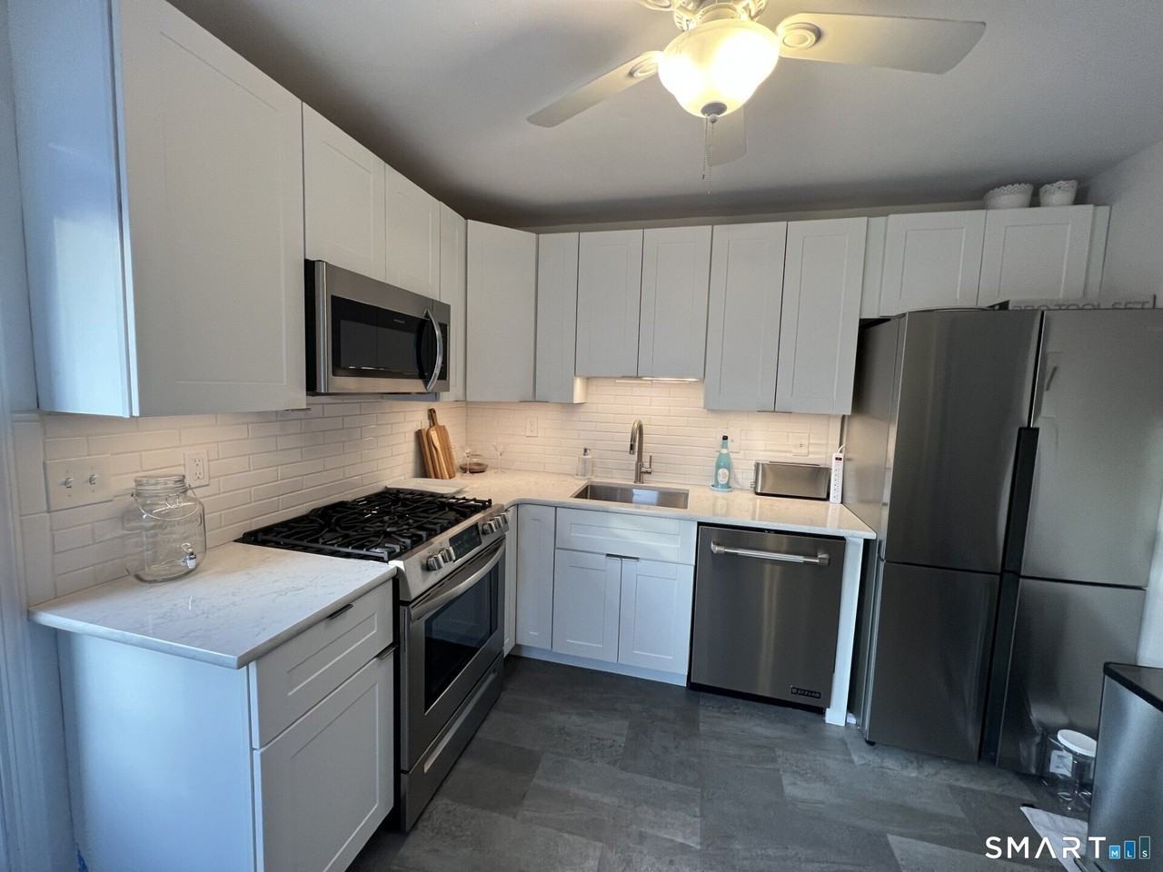 58 Annawon Ave - Photo 4 of 18