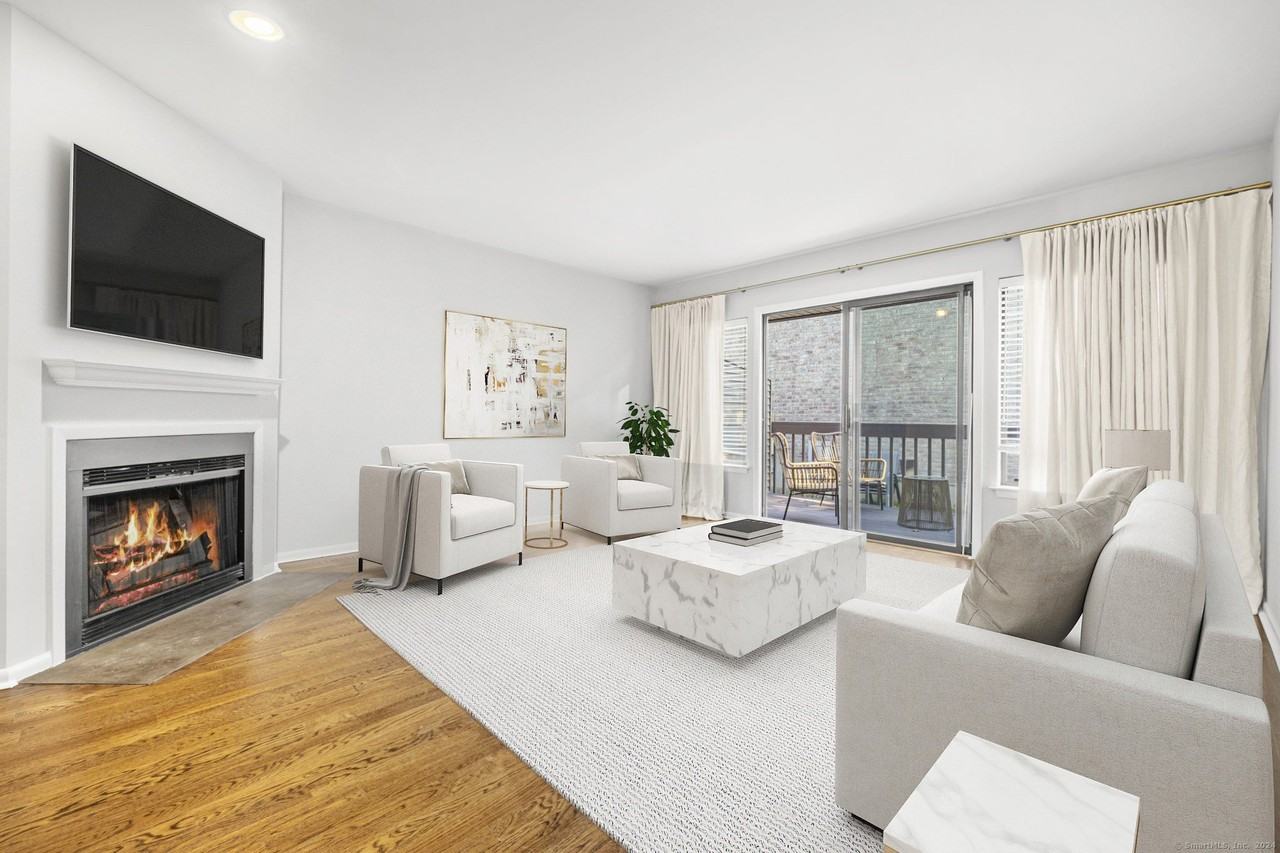 2437 Bedford St Unit F17 #F17 - Photo 3 of 21