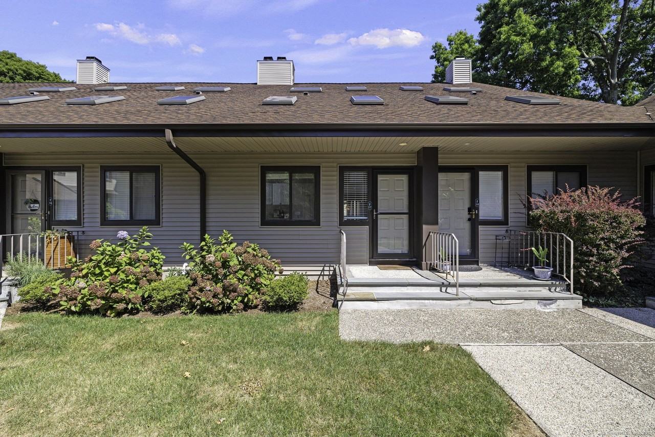 2437 Bedford St Unit F17 #F17 - Photo 5 of 21