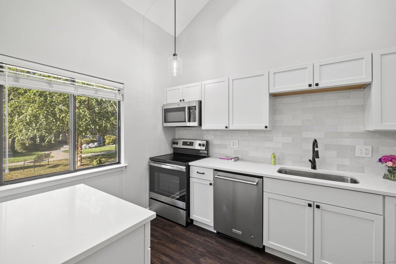 2437 Bedford St Unit F17 #F17 - Photo 6 of 21