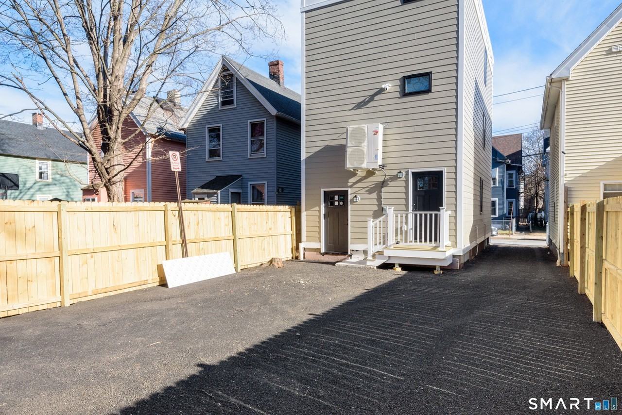 28 Townsend St - Photo 3 of 40