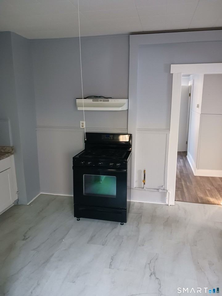 26 Crescent St Apt 4 #4 - Photo 4 of 12