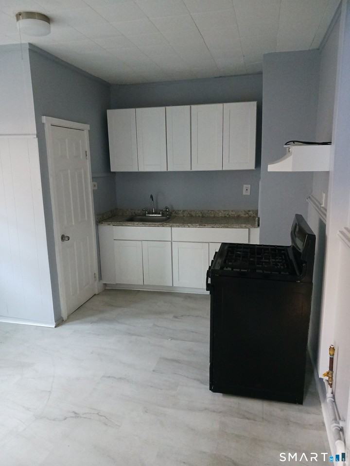 26 Crescent St Apt 4 #4 - Photo 5 of 12