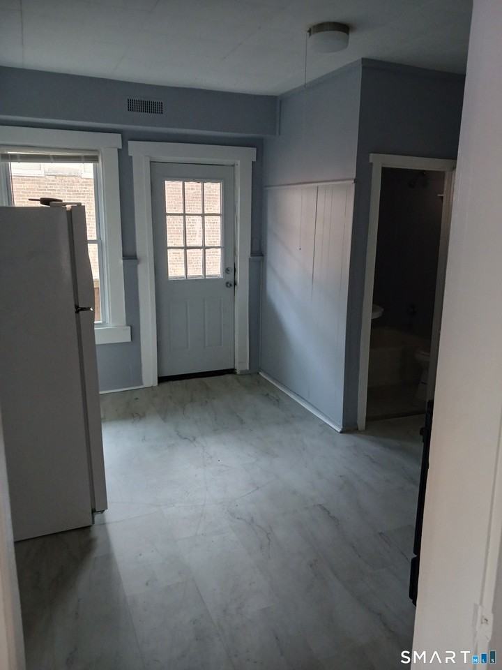 26 Crescent St Apt 4 #4 - Photo 6 of 12