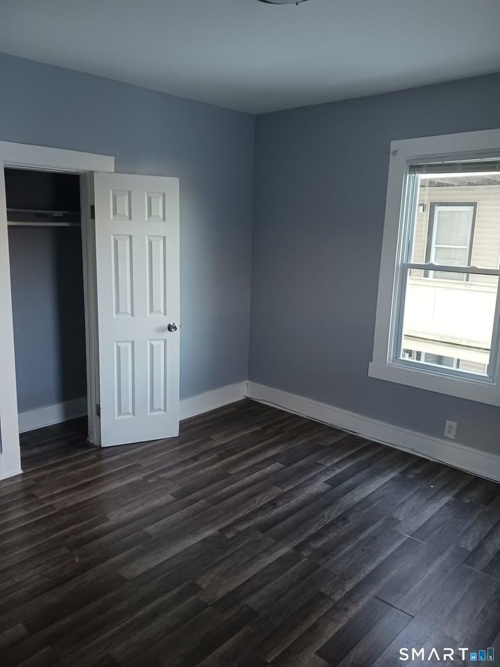 26 Crescent St Apt 4 #4 - Photo 7 of 12