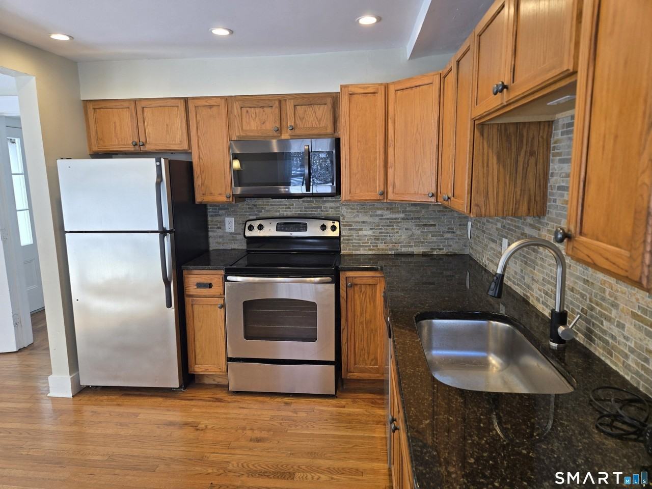 623 Elm St - Photo 4 of 20