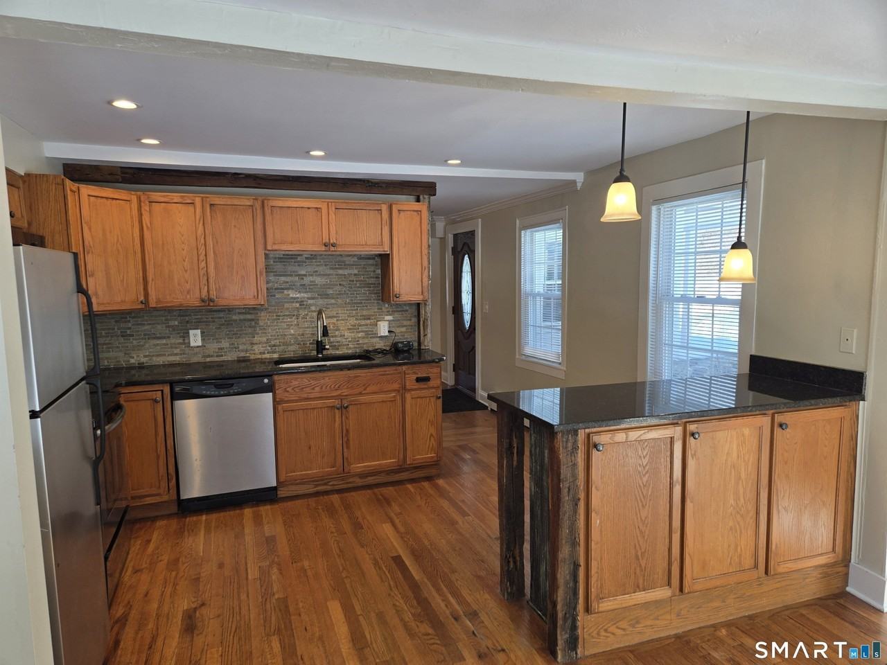 623 Elm St - Photo 6 of 20