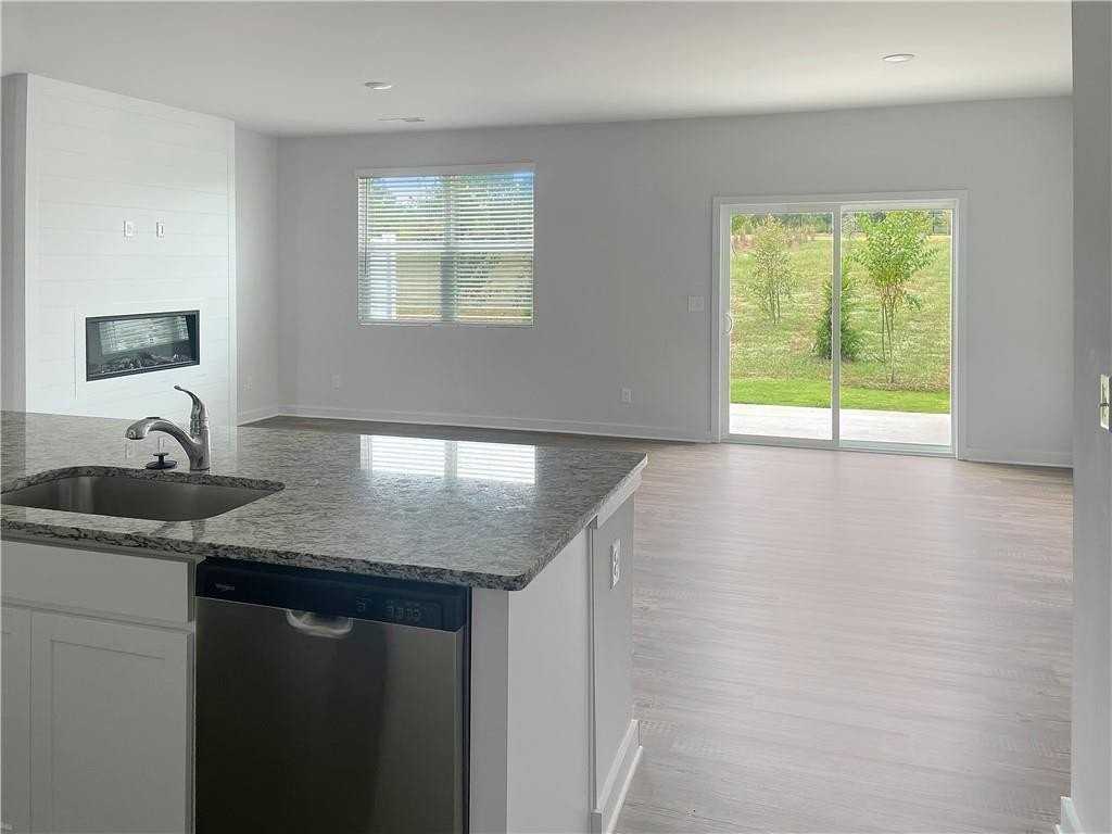 47 Founders Dr - Photo 4 of 20