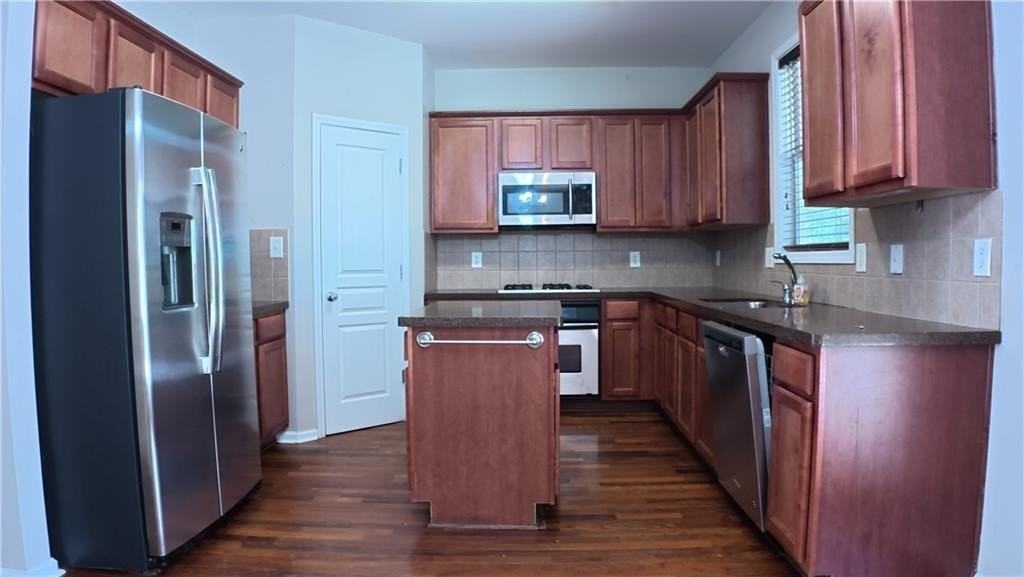 3440 Kentwater Dr - Photo 4 of 32