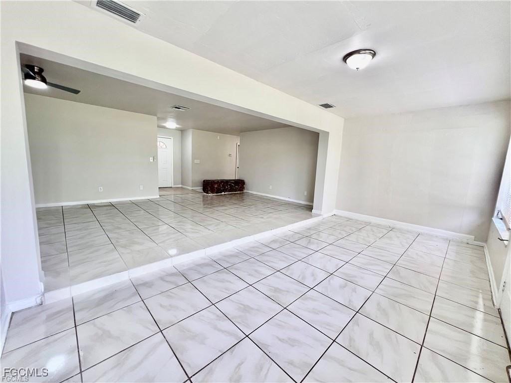 2326 Se 8th Ave - Photo 6 of 19