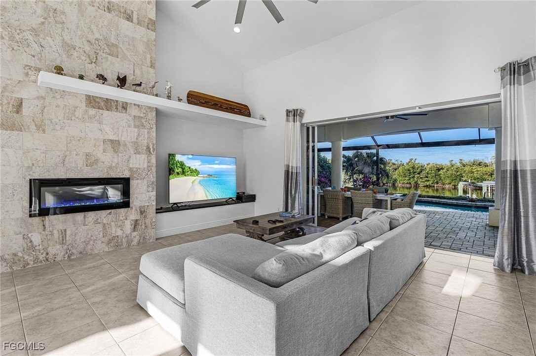 3724 Surfside Blvd - Photo 4 of 24