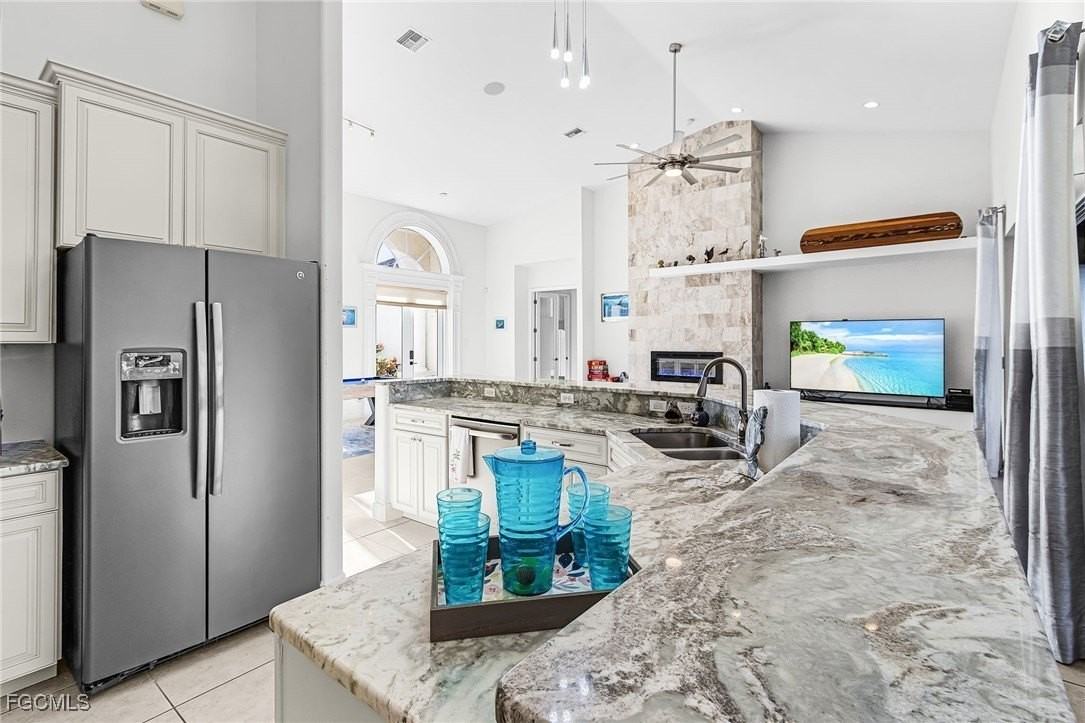 3724 Surfside Blvd - Photo 6 of 24