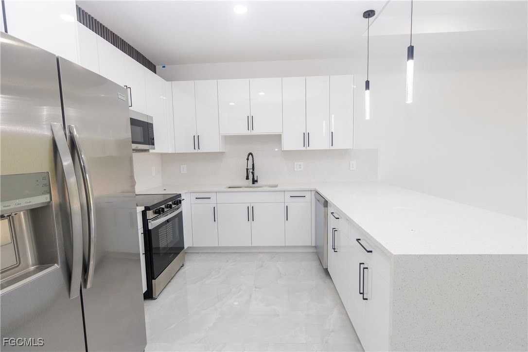 849 Duplex St E - Photo 4 of 23