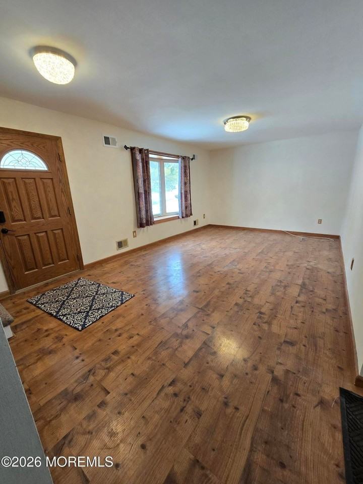 22 Mizzen Dr - Photo 2 of 20