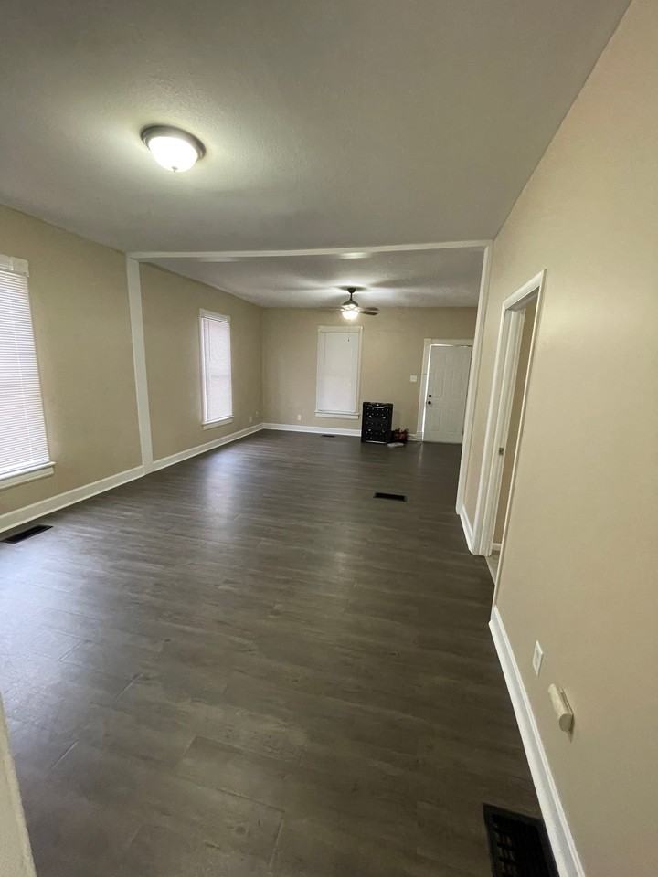 427 W 10th St #1 - Photo 3 of 16