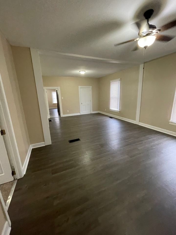 427 W 10th St #1 - Photo 4 of 16