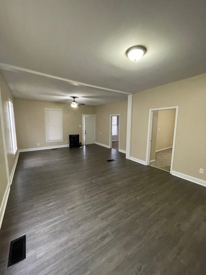 427 W 10th St #1 - Photo 5 of 16