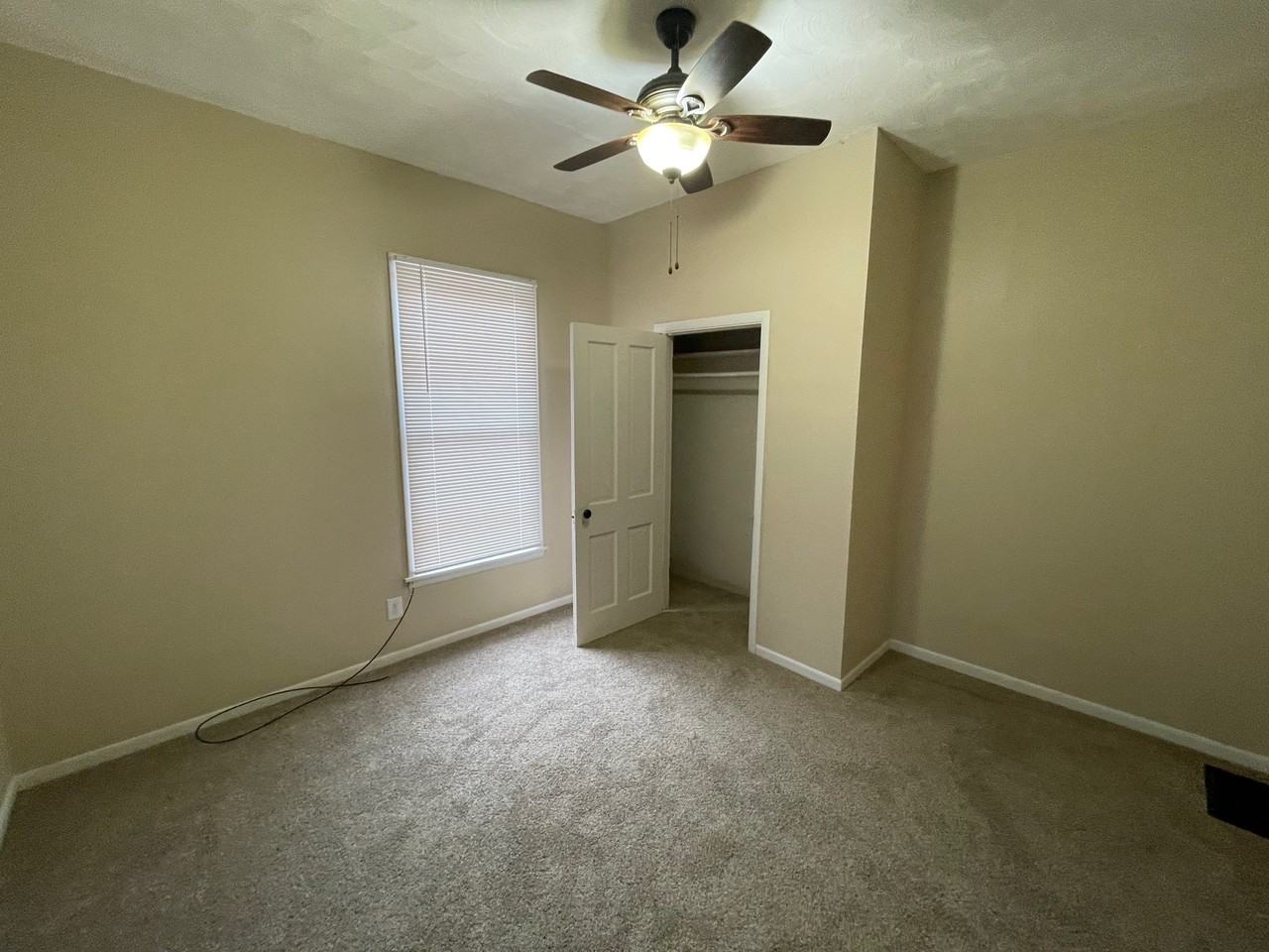 427 W 10th St #1 - Photo 6 of 16