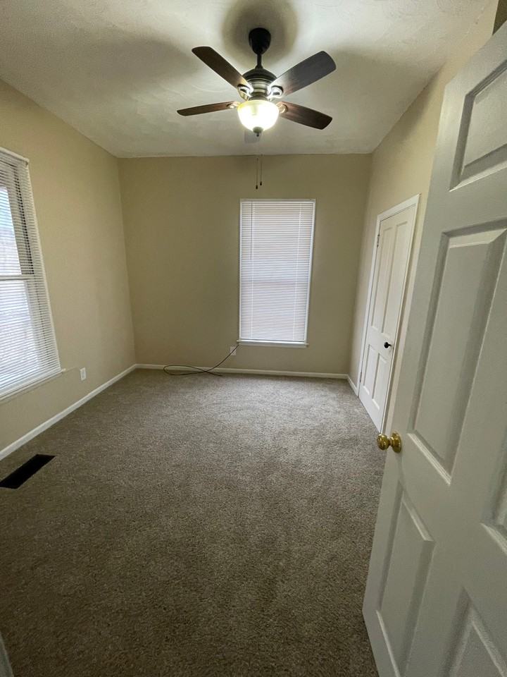 427 W 10th St #1 - Photo 7 of 16