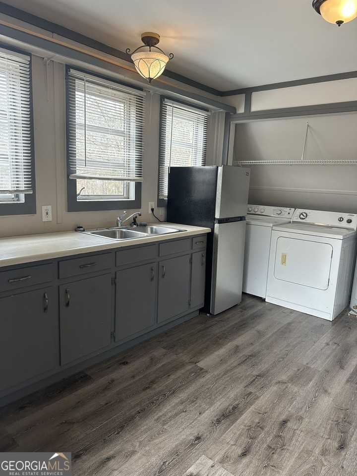 4984 Donald Dr - Photo 6 of 9