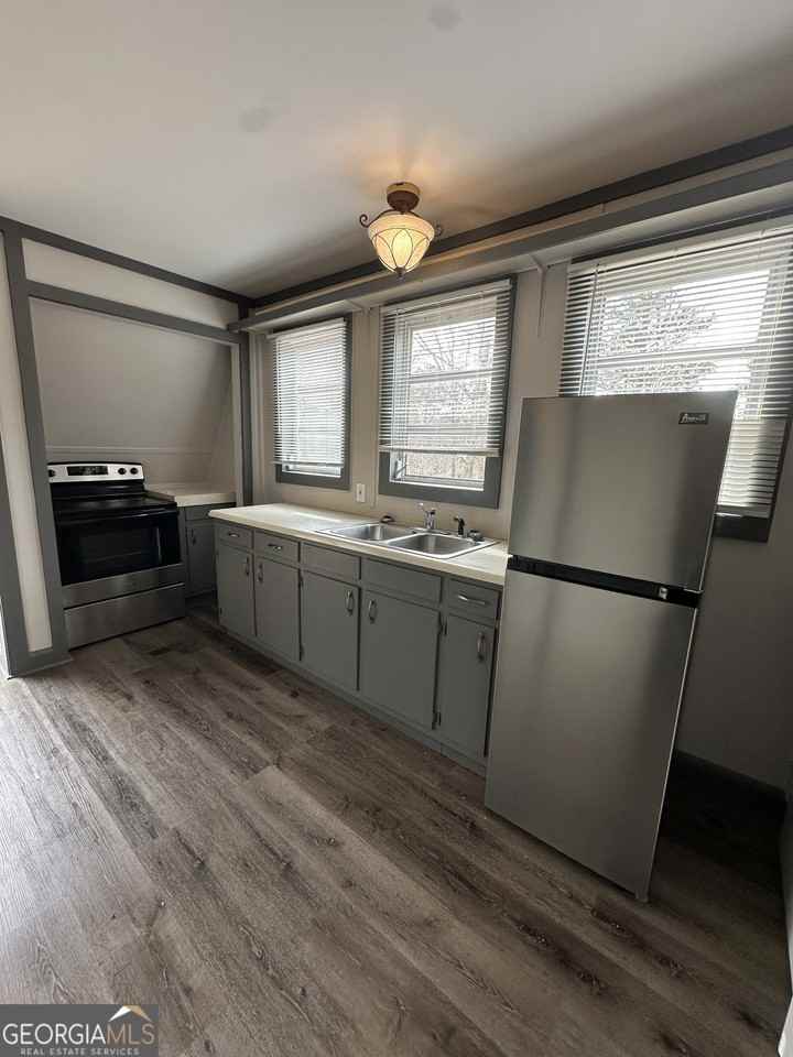 4984 Donald Dr - Photo 7 of 9