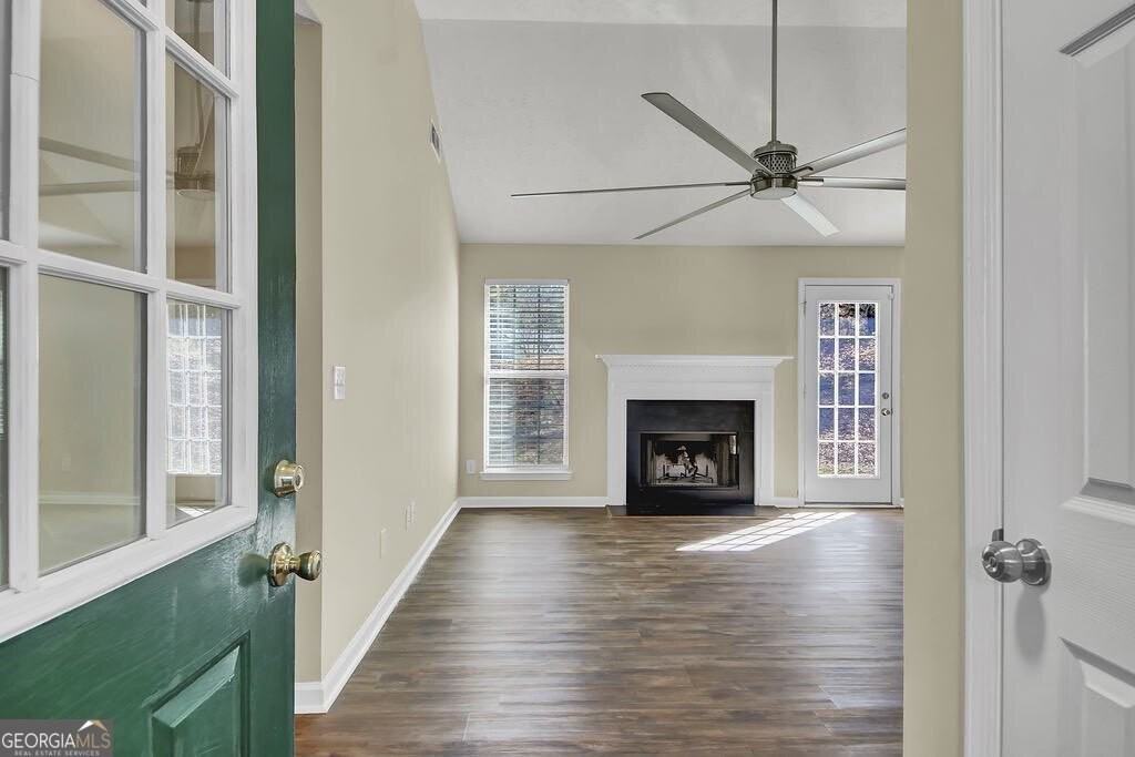 40 Elisabeth Way - Photo 3 of 25