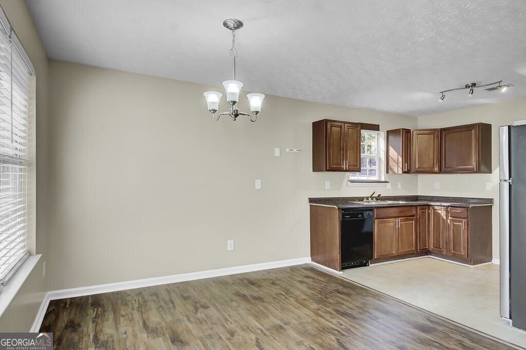 40 Elisabeth Way - Photo 6 of 25