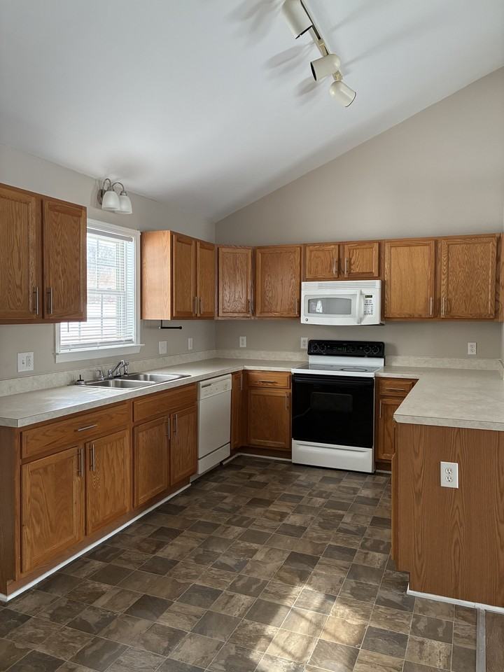 231 Summerpine Pl #1 - Photo 5 of 25
