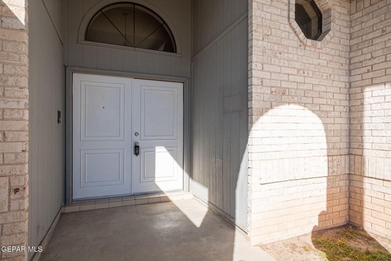 11241 Beach Front Dr - Photo 2 of 22