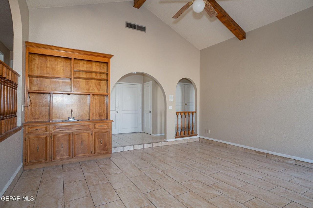 11241 Beach Front Dr - Photo 4 of 22