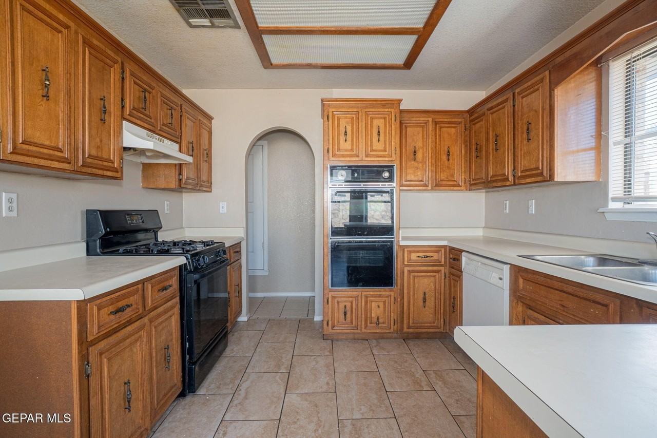 11241 Beach Front Dr - Photo 7 of 22