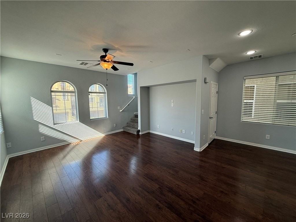 10742 Holmfield St - Photo 4 of 31