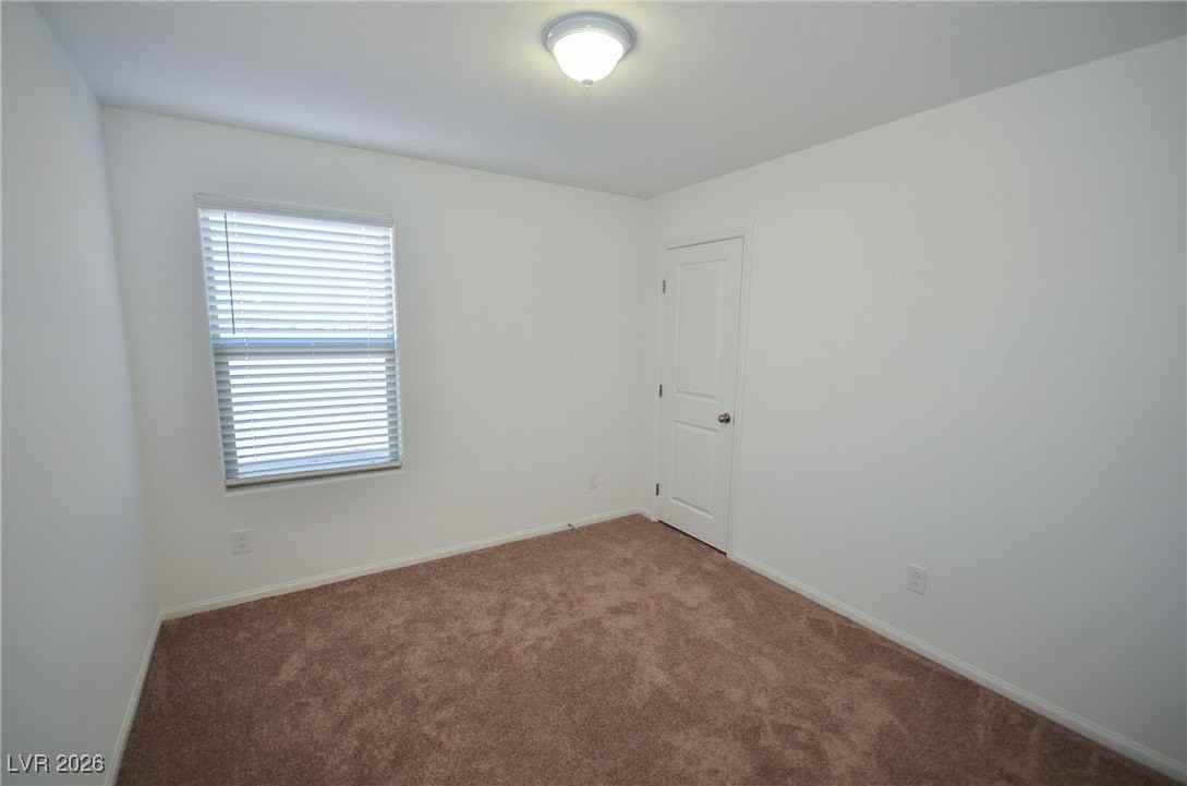 5401 Lynn Creek Ave - Photo 6 of 33