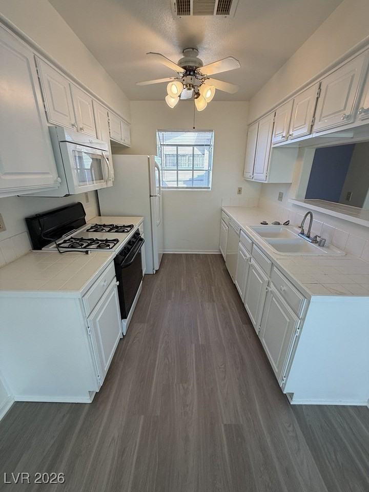 275 N LAMB BL Boulevard #C - Photo 6 of 13