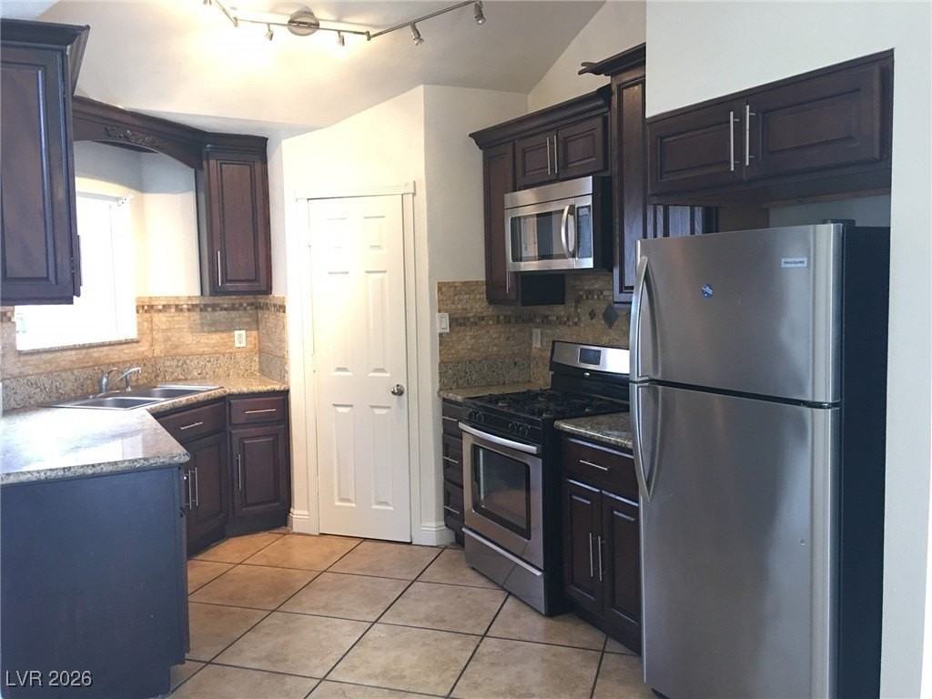 6616 Lombard Dr - Photo 5 of 13