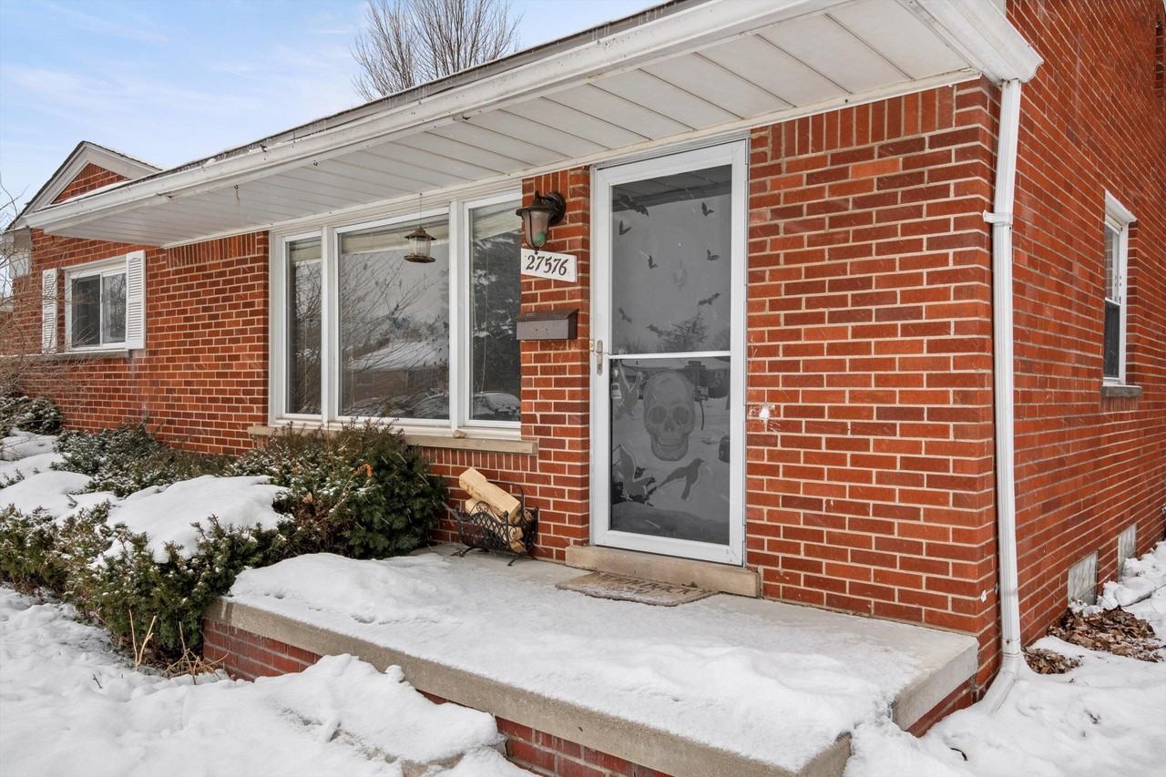 27576 Mackenzie Dr - Photo 3 of 33