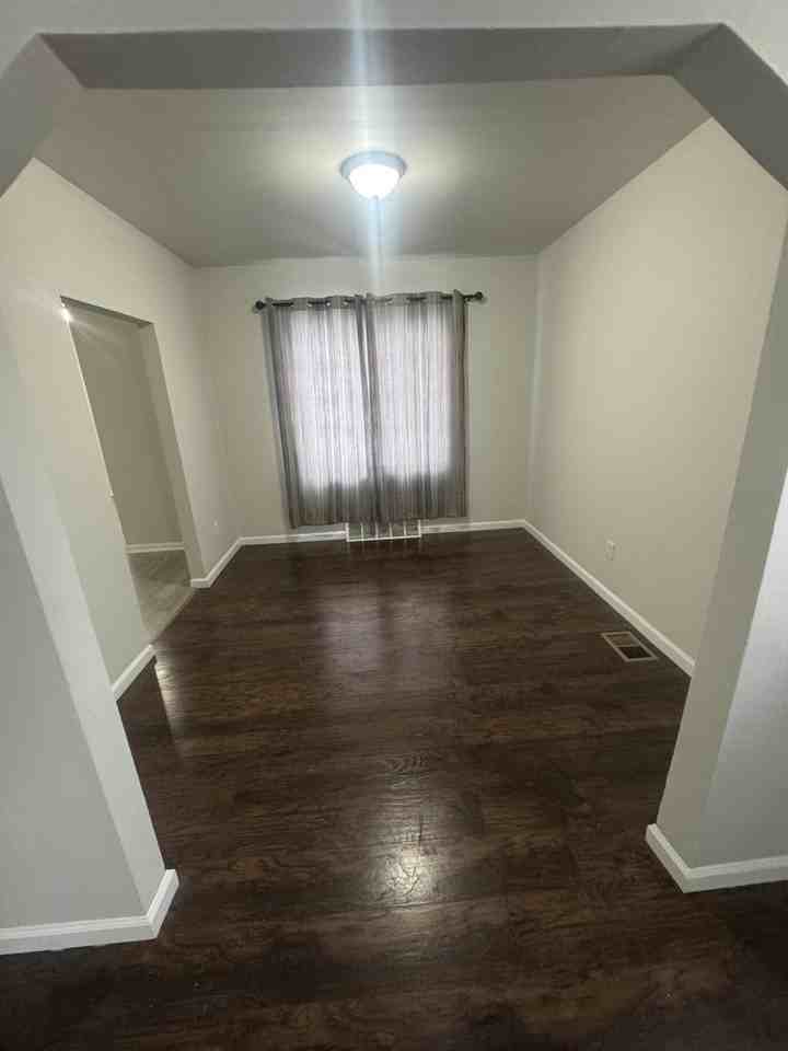 15827 Tracey St - Photo 2 of 12