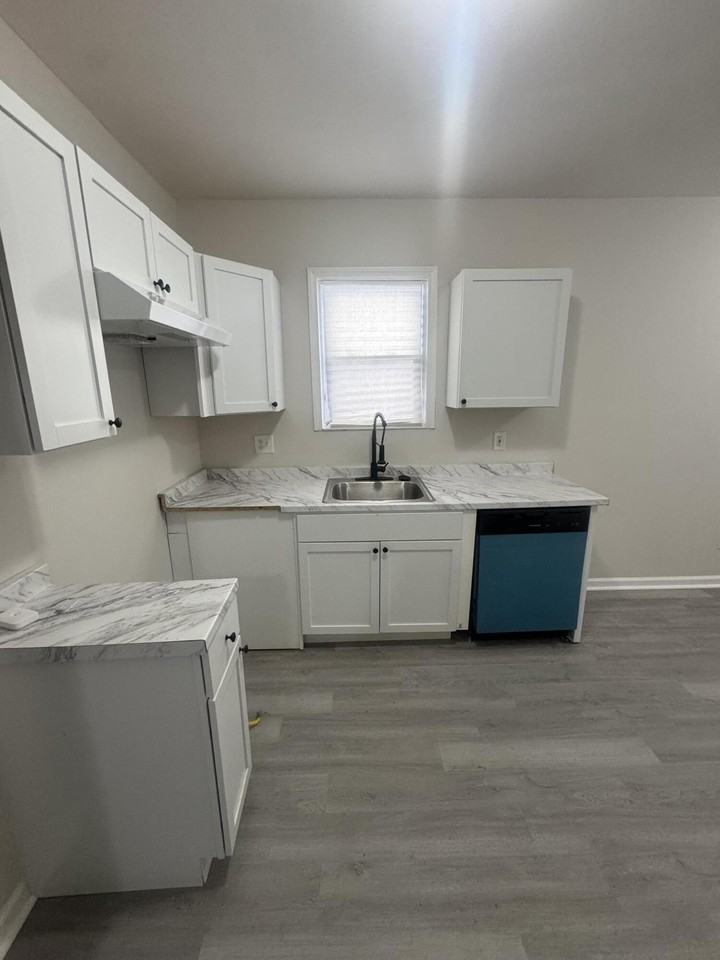 15827 Tracey St - Photo 4 of 12