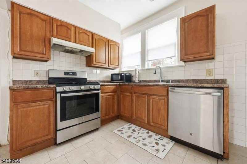 57 Menzel Ave - Photo 4 of 21