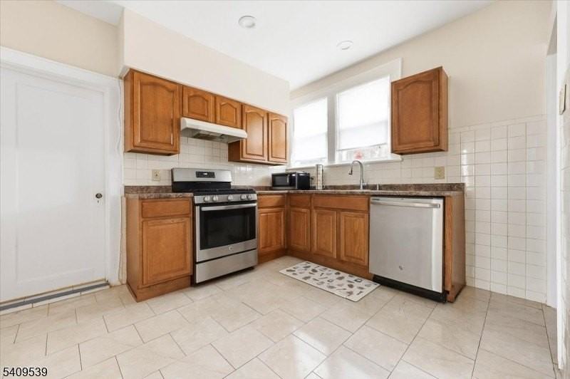 57 Menzel Ave - Photo 6 of 21