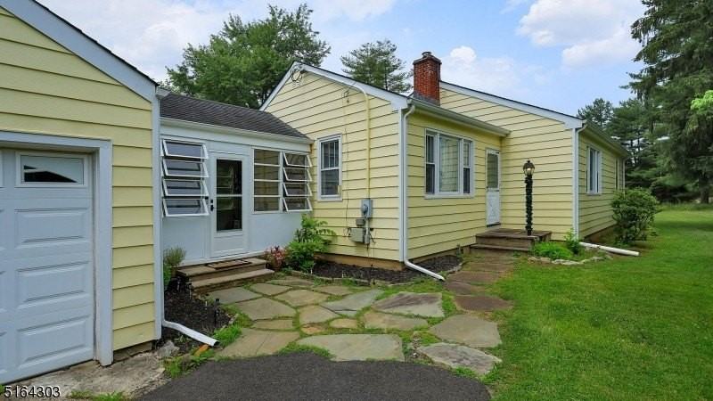 1496 Washington Valley Rd - Photo 3 of 27