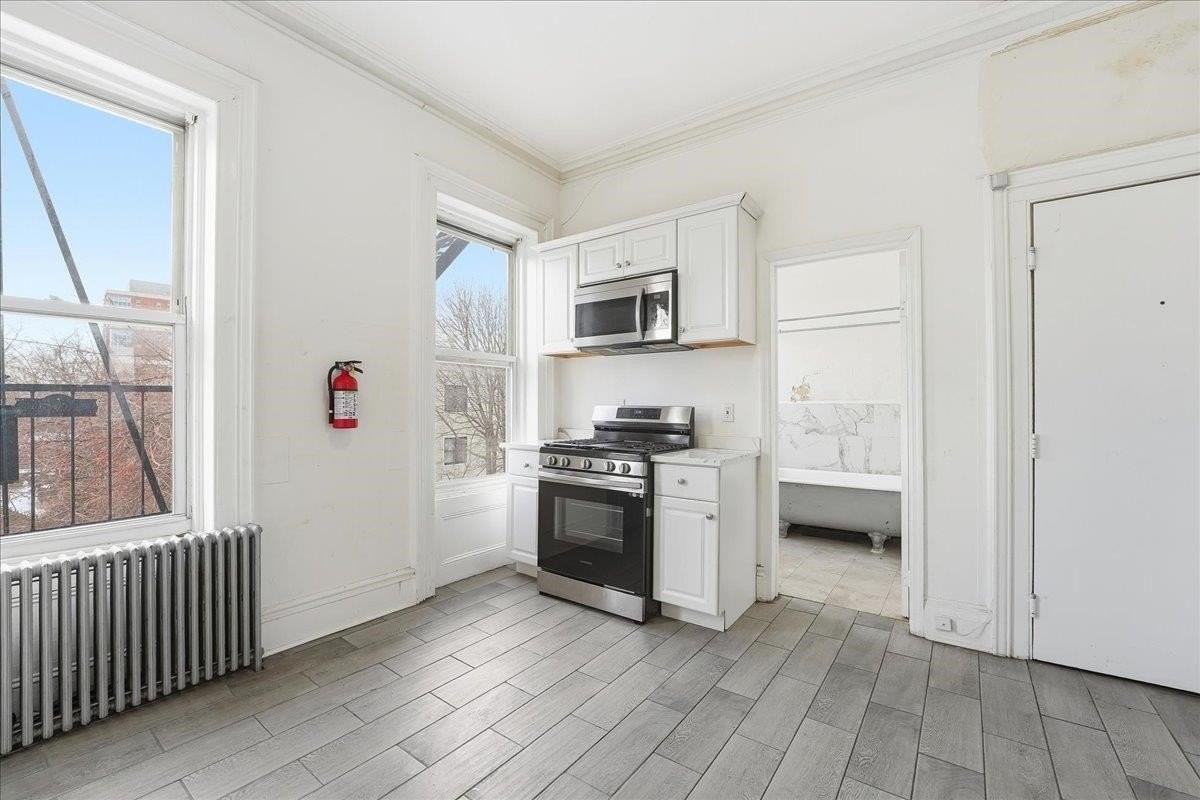 289 Forrest St #2 - Photo 4 of 16