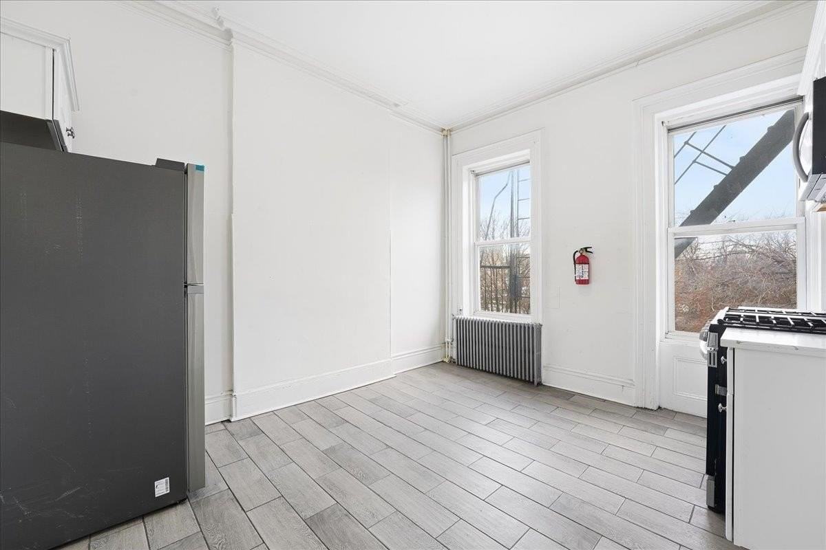 289 Forrest St #2 - Photo 6 of 16