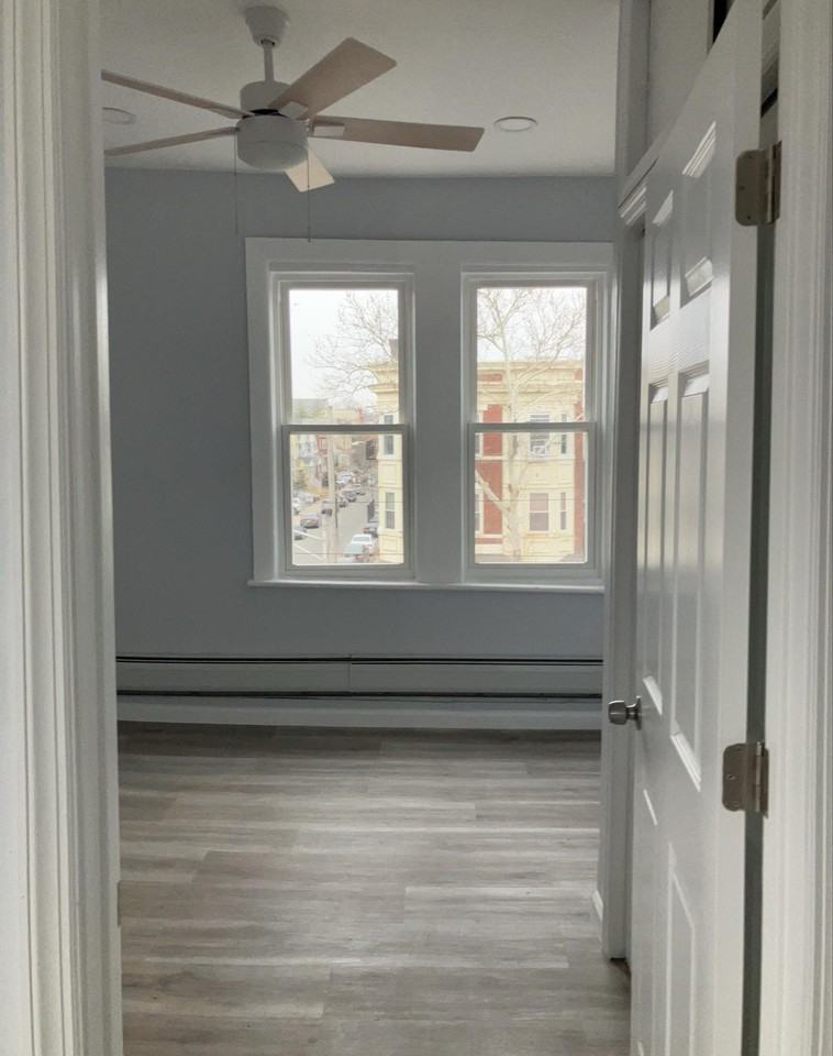 375 Kennedy Blvd #4 - Photo 4 of 9